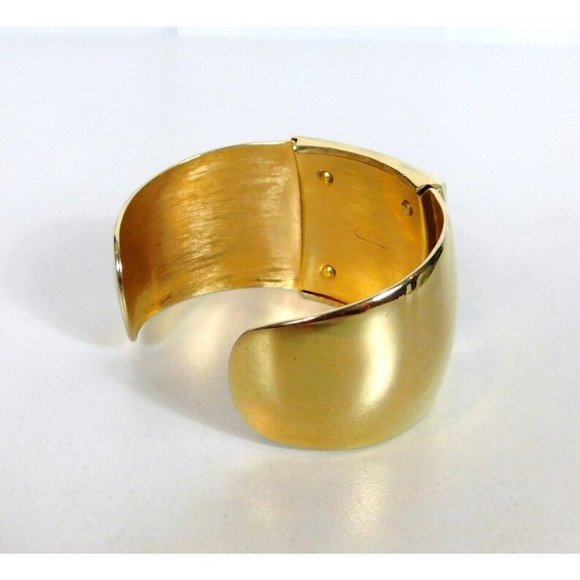 Vintage Avon Gold Tone Creamy Lucite Square Cuff Bracelet Mid Century Modern - Picture 4 of 10